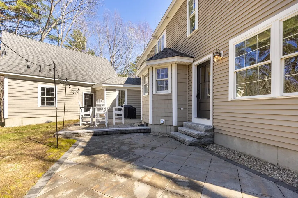 35 Winterberry Lane Stratham NH 03885