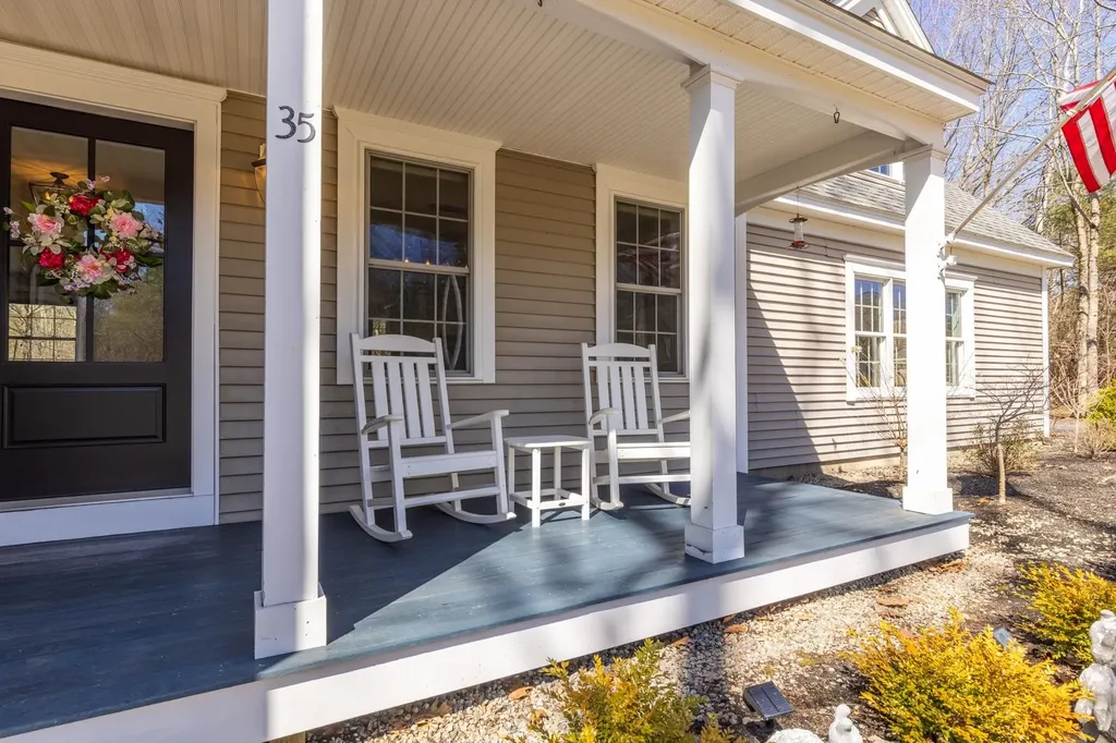 35 Winterberry Lane Stratham NH 03885