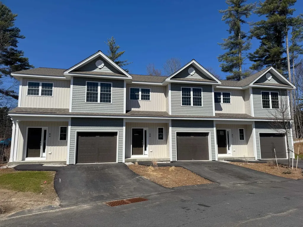 8B Dearborn Circle Goffstown NH 03045