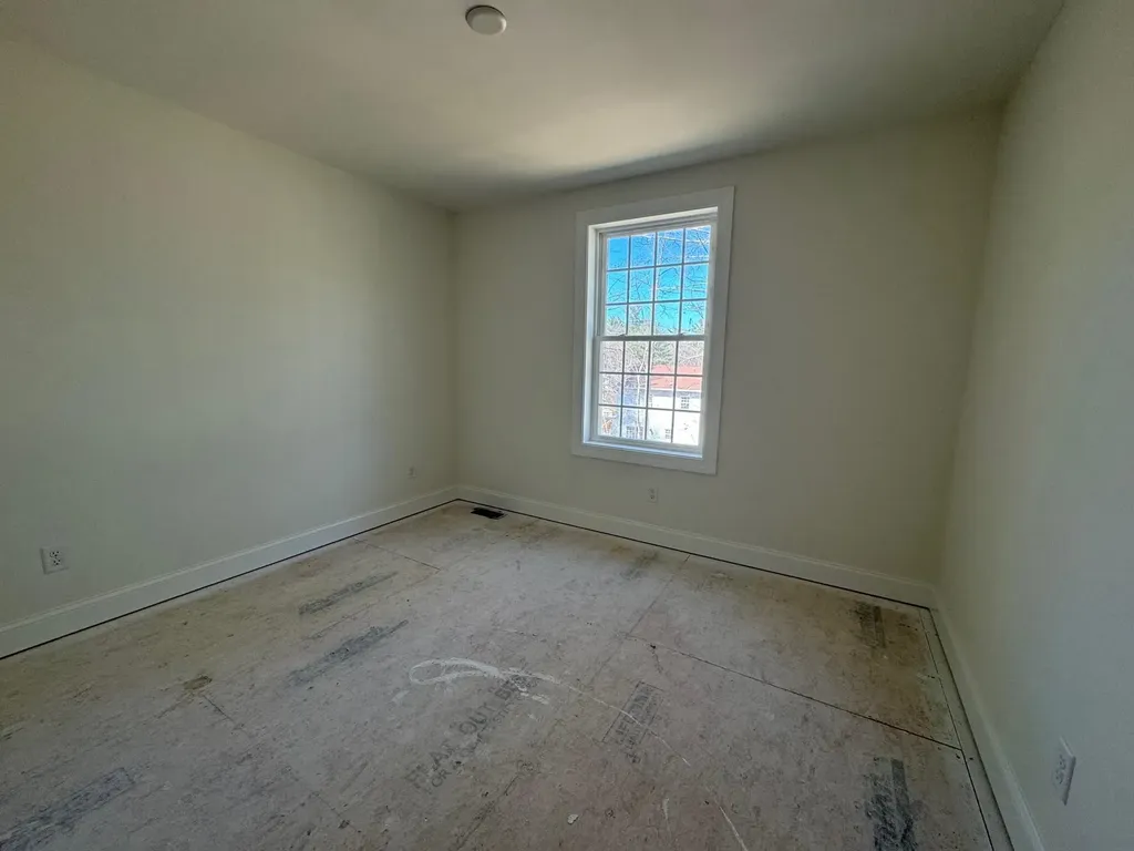 8B Dearborn Circle Goffstown NH 03045