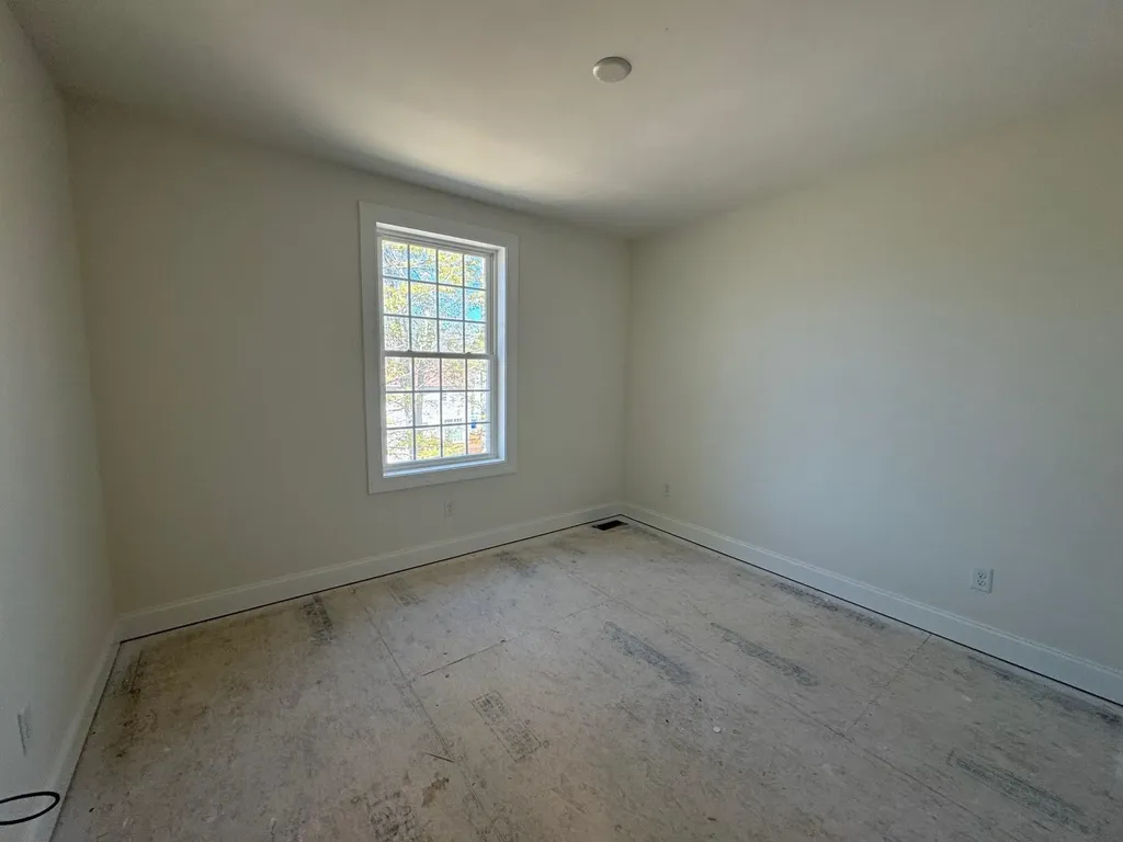 8B Dearborn Circle Goffstown NH 03045