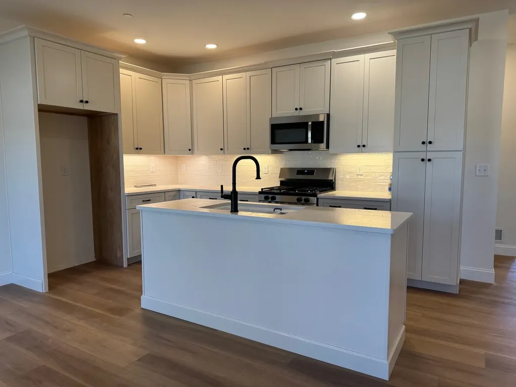 8B Dearborn Circle Goffstown NH 03045