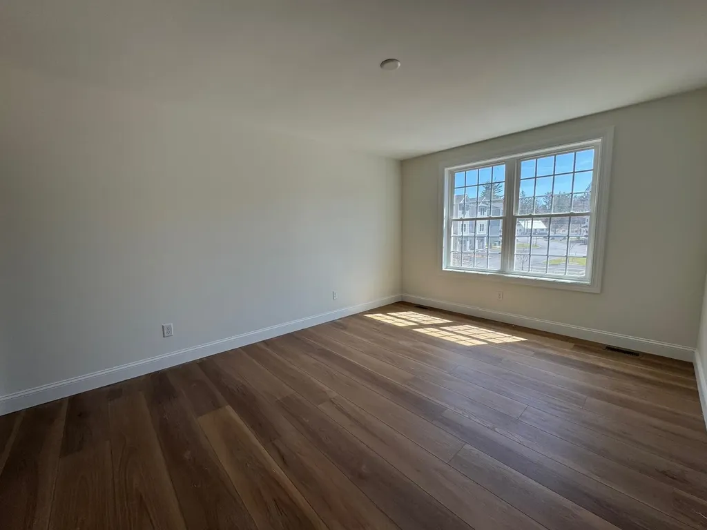 8B Dearborn Circle Goffstown NH 03045