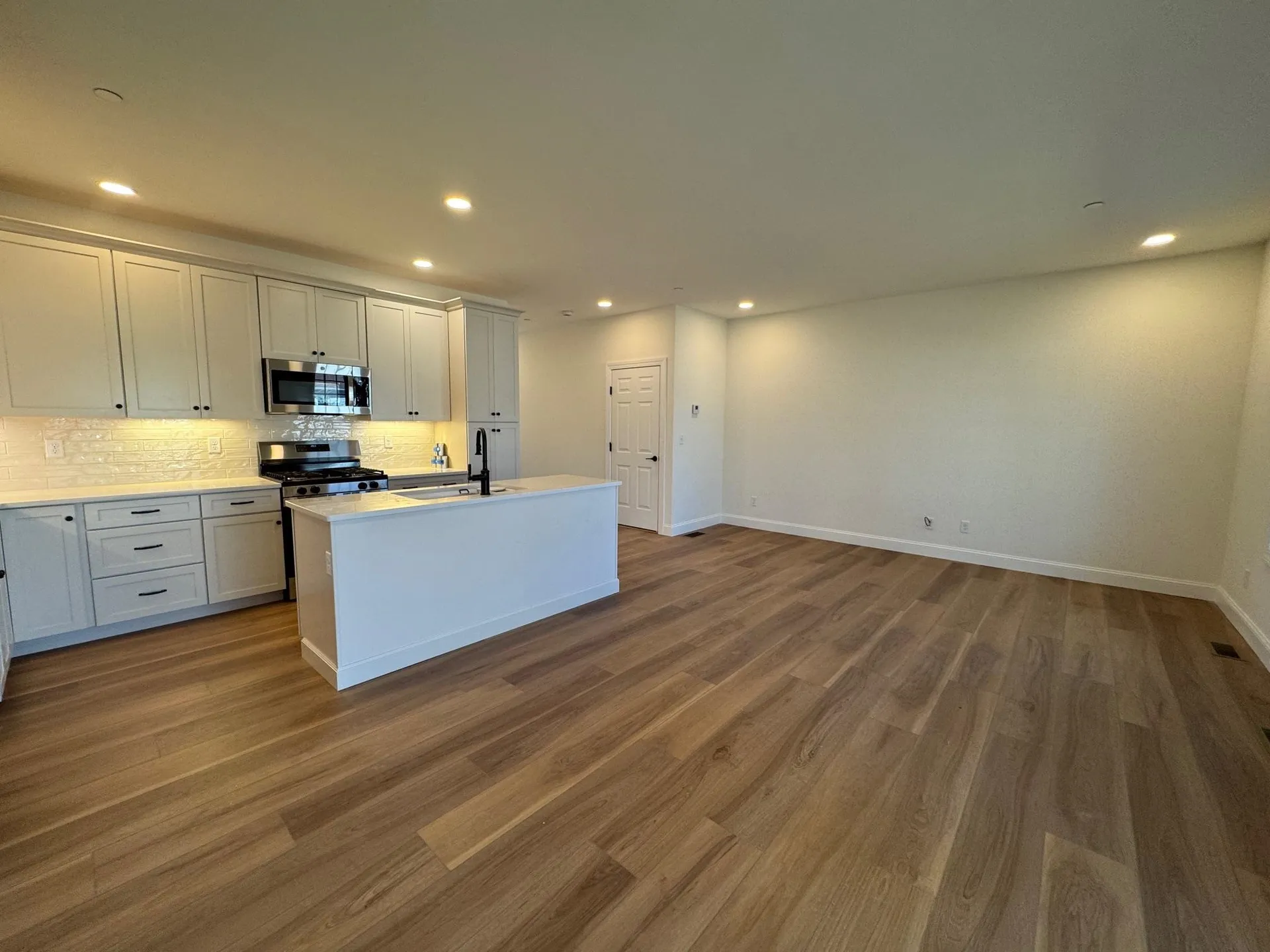 8B Dearborn Circle Goffstown NH 03045