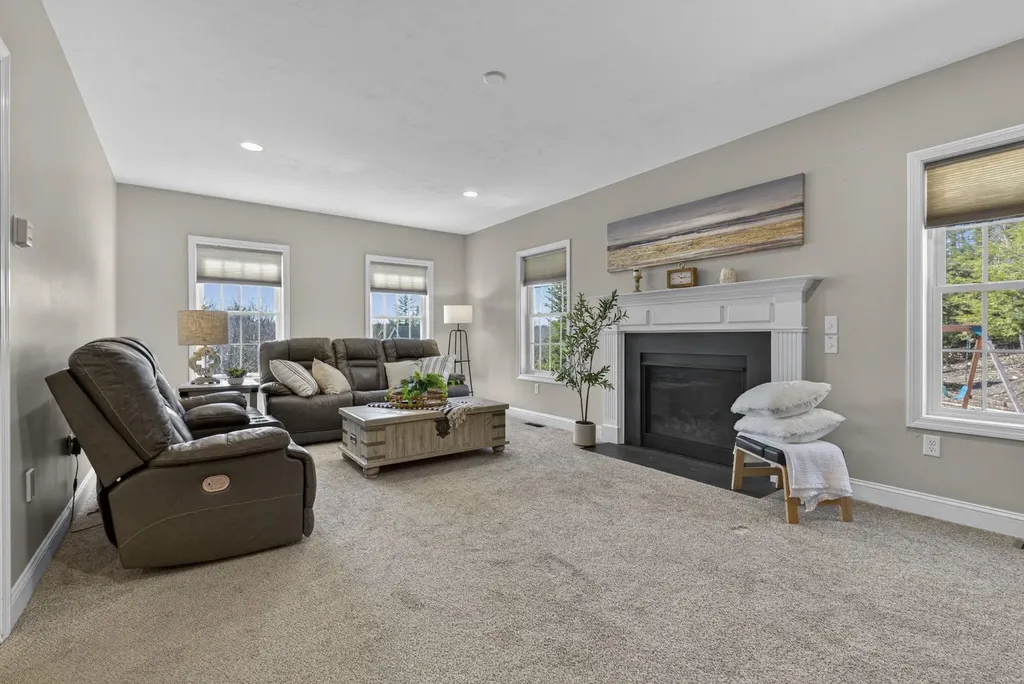 59 Northland Road Windham NH 03087