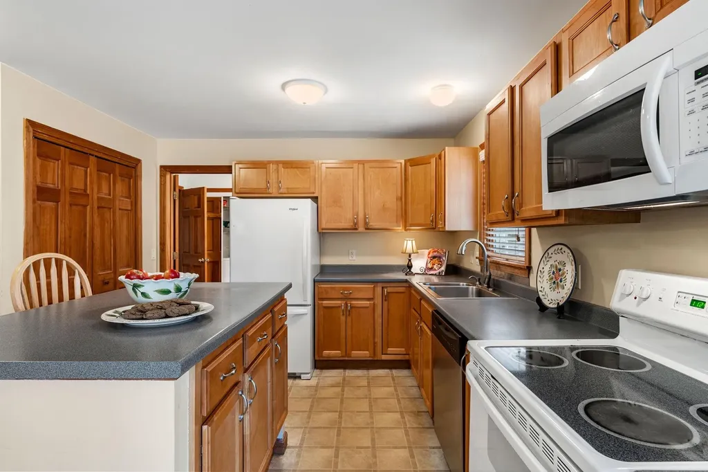 516 Berry River Road Barrington NH 03825