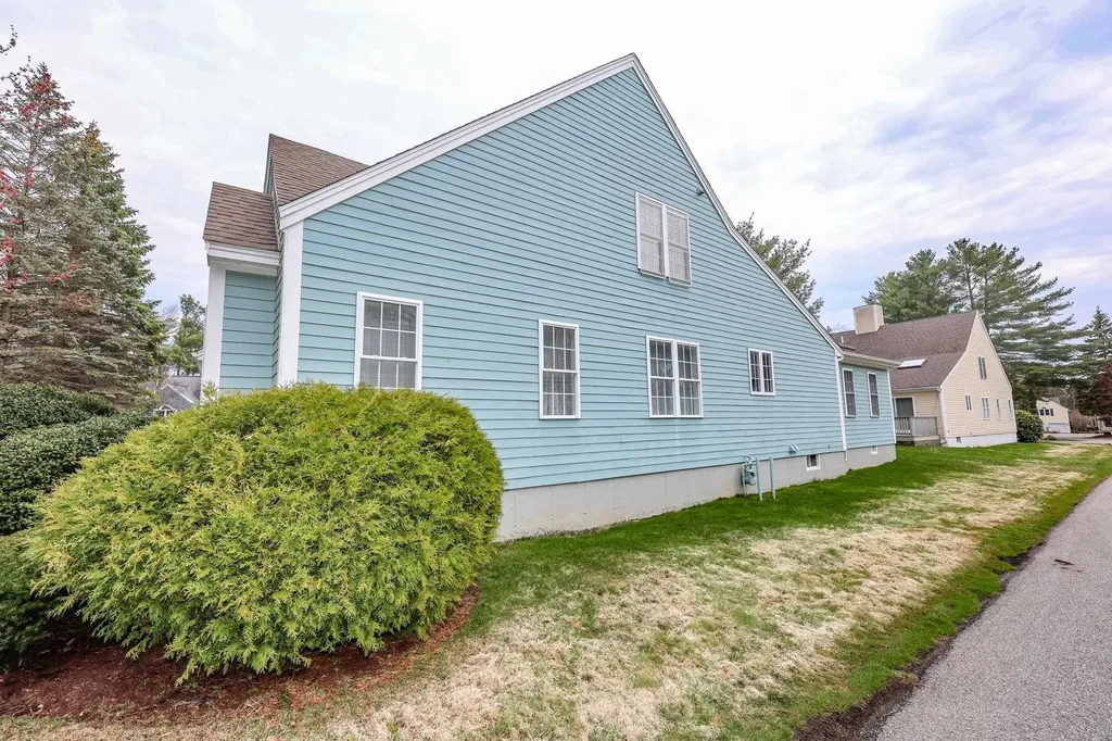 49 Drakes Landing Hampton NH 03842