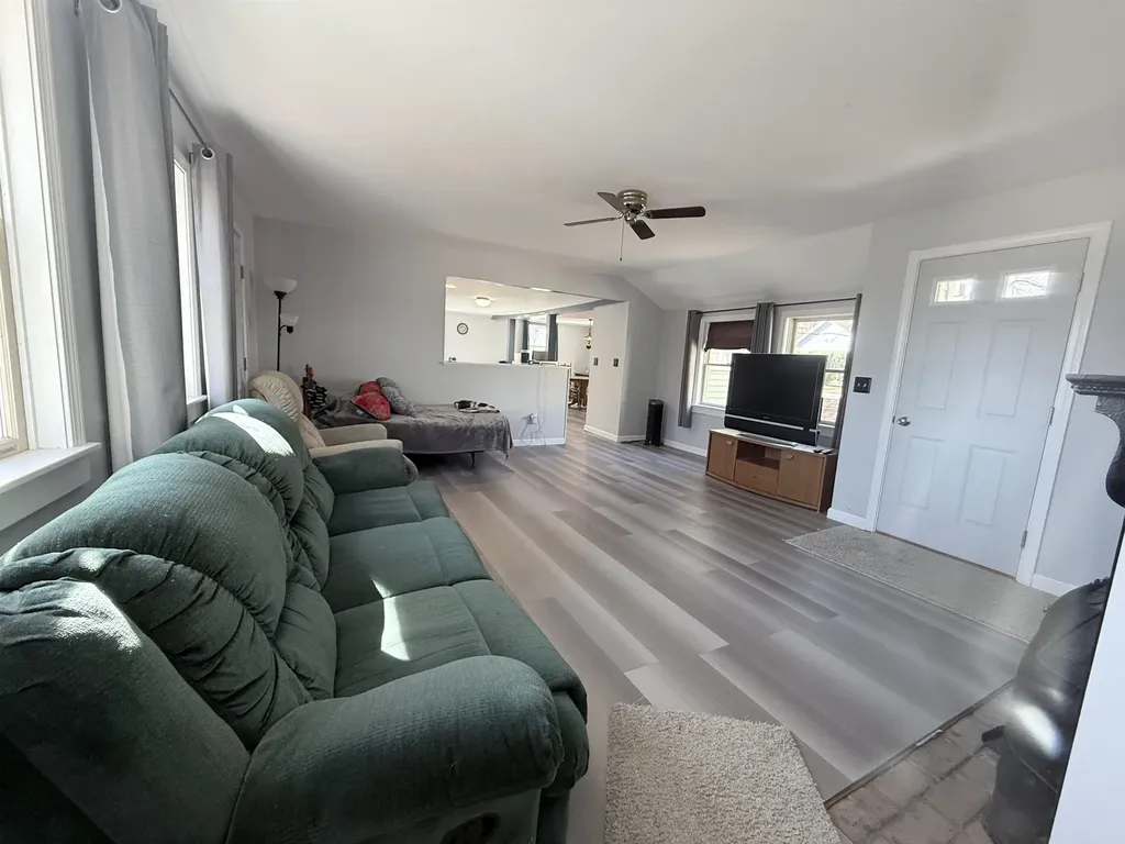 21 Arlington Street Laconia NH 03246