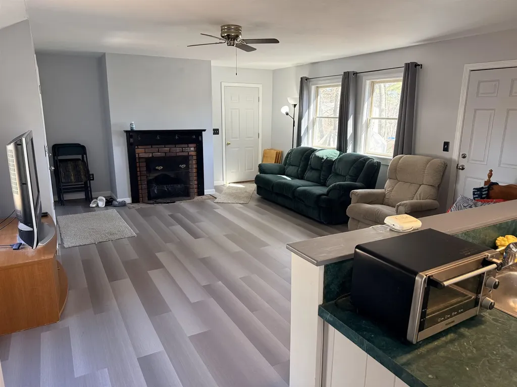 21 Arlington Street Laconia NH 03246