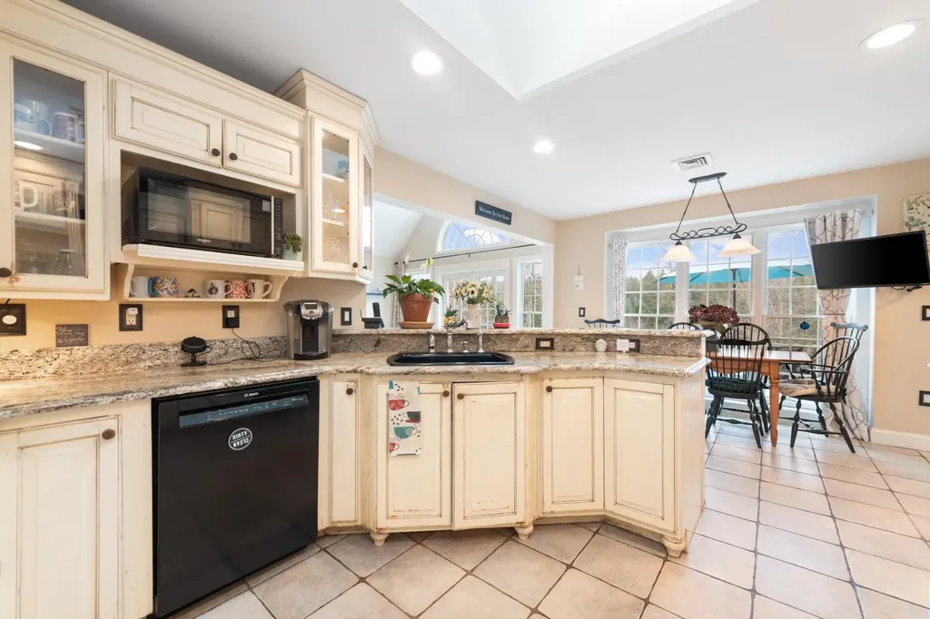 105 Pemigewasset Shores Drive Bristol NH 03222