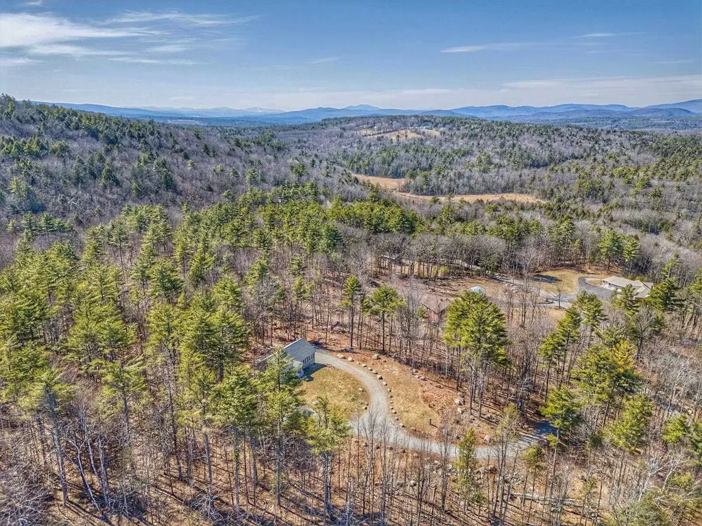 21 Caldwell Lane Sunapee NH 03782