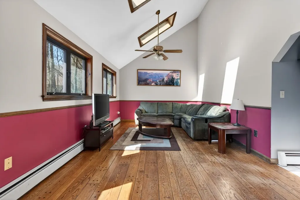 16 Berkeley Street Pelham NH 03076