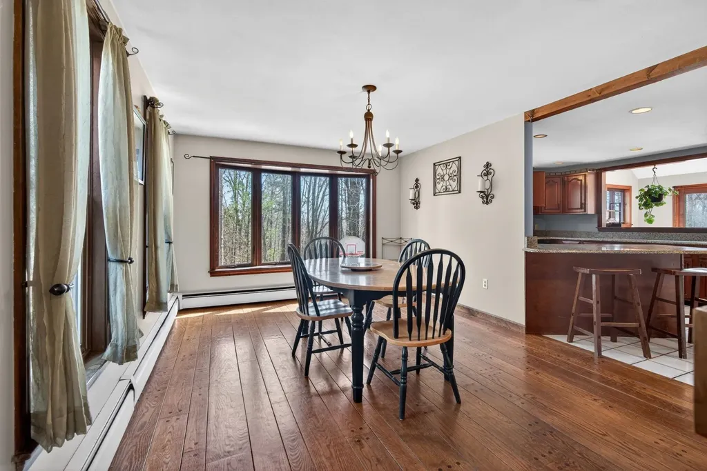 16 Berkeley Street Pelham NH 03076