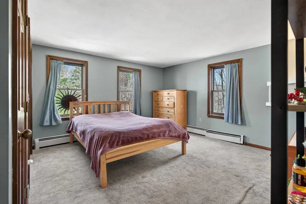 16 Berkeley Street Pelham NH 03076