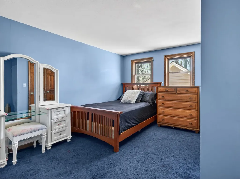 16 Berkeley Street Pelham NH 03076