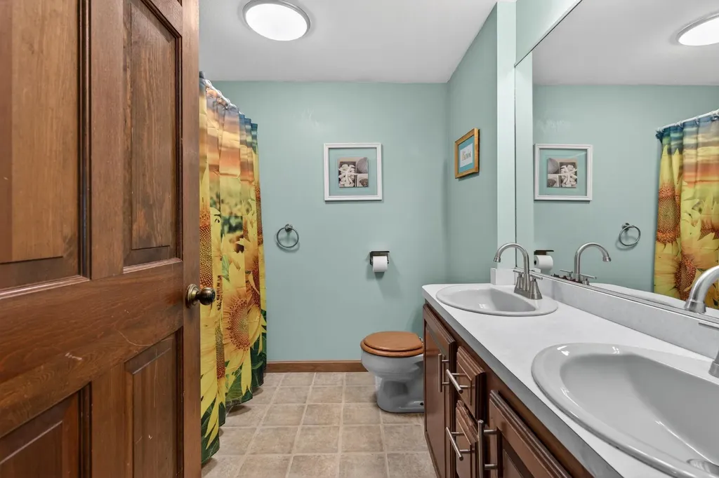 16 Berkeley Street Pelham NH 03076