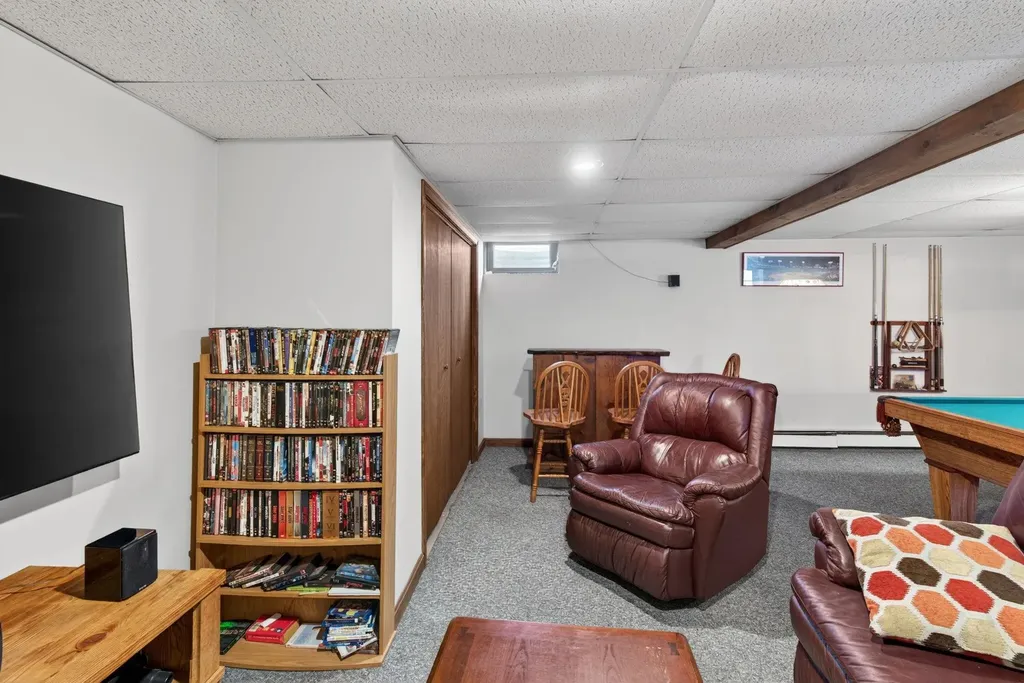 16 Berkeley Street Pelham NH 03076