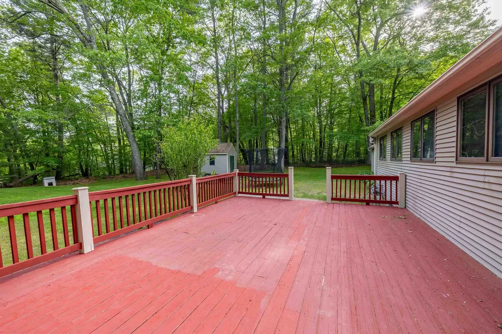 16 Berkeley Street Pelham NH 03076