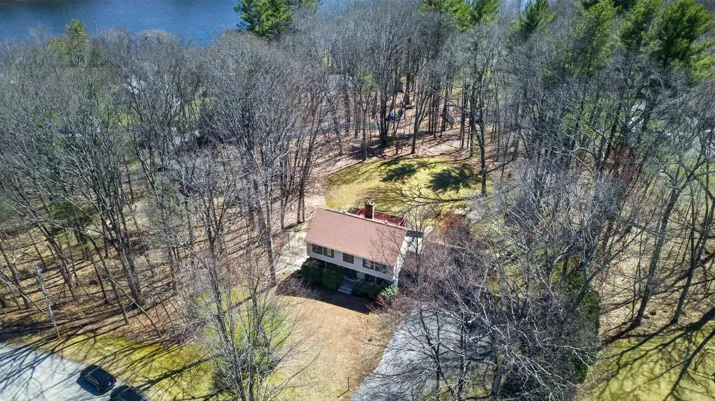 16 Berkeley Street Pelham NH 03076