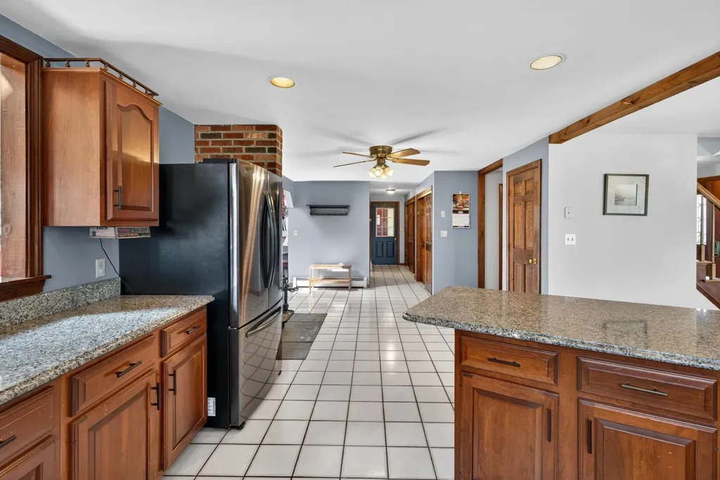 16 Berkeley Street Pelham NH 03076
