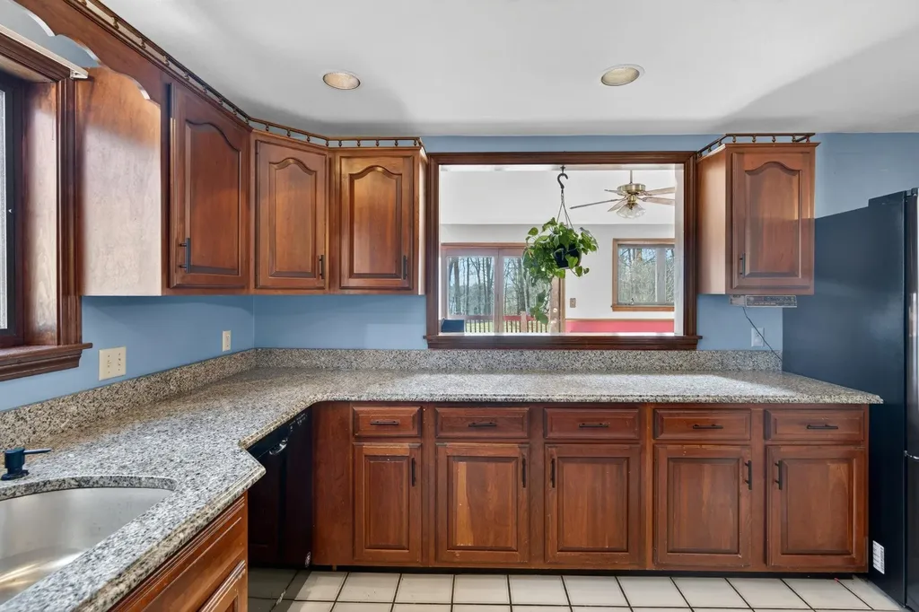 16 Berkeley Street Pelham NH 03076