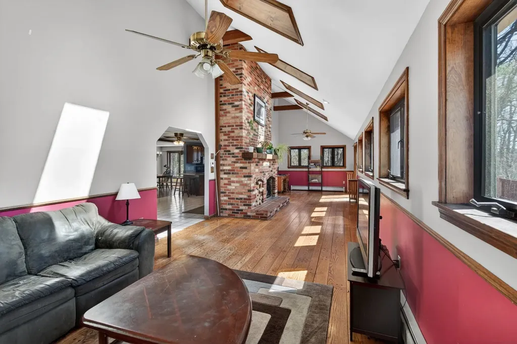 16 Berkeley Street Pelham NH 03076
