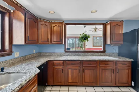 16 Berkeley Street Pelham NH 03076