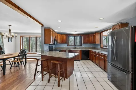 16 Berkeley Street Pelham NH 03076