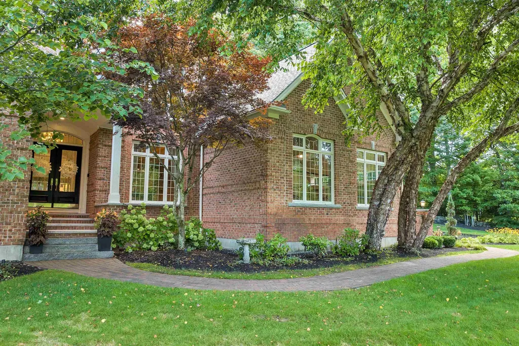 60 Riddle Drive Bedford NH 03110
