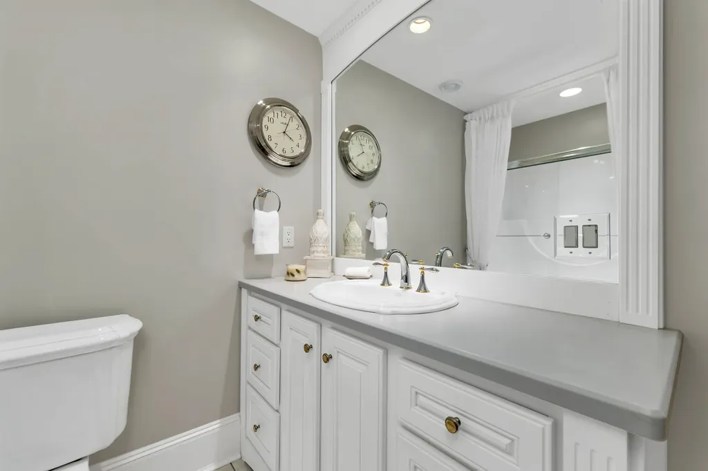 60 Riddle Drive Bedford NH 03110