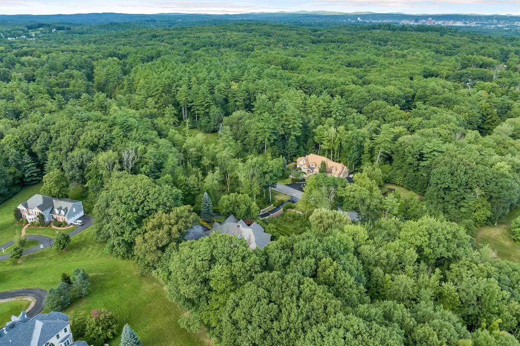 60 Riddle Drive Bedford NH 03110