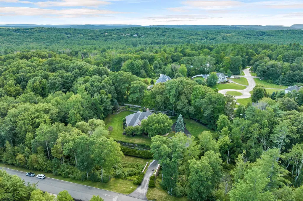 60 Riddle Drive Bedford NH 03110