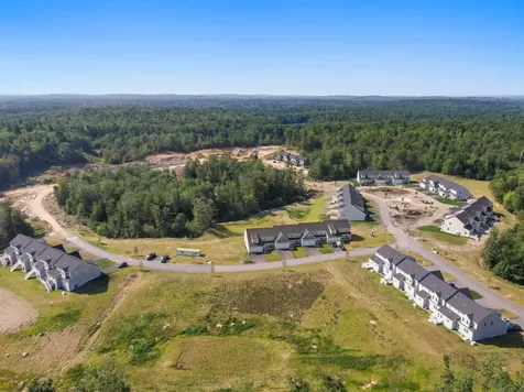 73 Driftwood Circle Sandown NH 03873