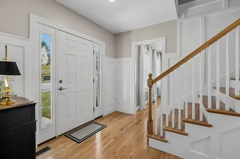 27 Scenic Drive Manchester NH 03104
