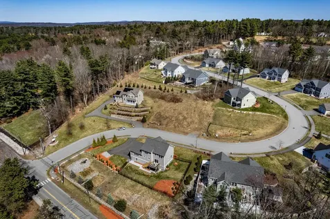 27 Scenic Drive Manchester NH 03104