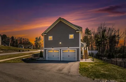 27 Scenic Drive Manchester NH 03104
