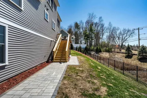 27 Scenic Drive Manchester NH 03104