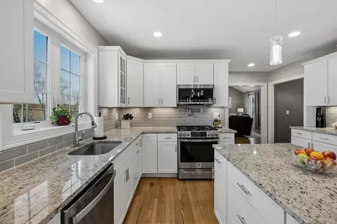 27 Scenic Drive Manchester NH 03104