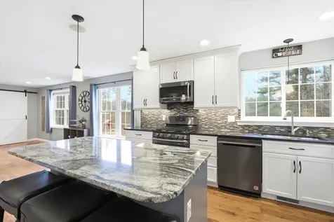 4 Cobblestone Place Merrimack NH 03054