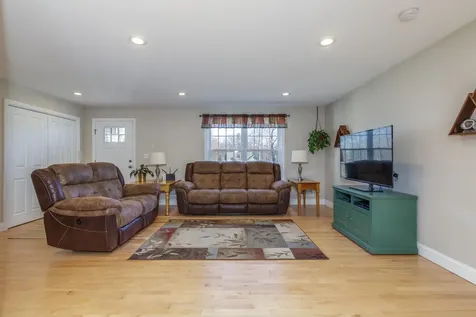 22 High Meadow Drive Deerfield NH 03037