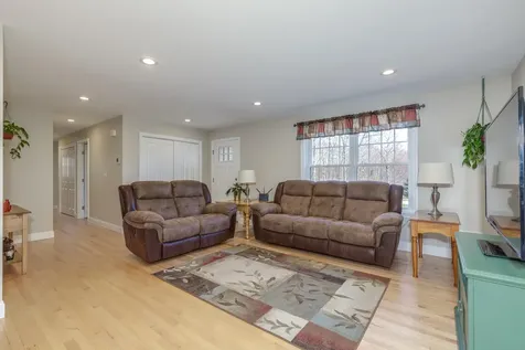 22 High Meadow Drive Deerfield NH 03037