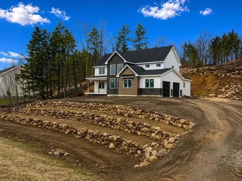 25 Indian Rock Road Bedford NH 03110