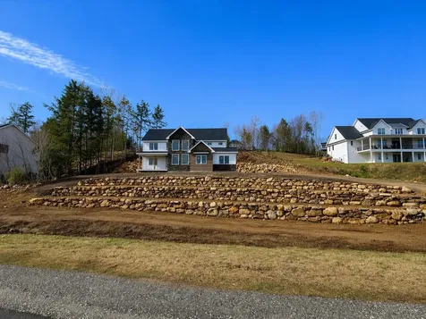 25 Indian Rock Road Bedford NH 03110