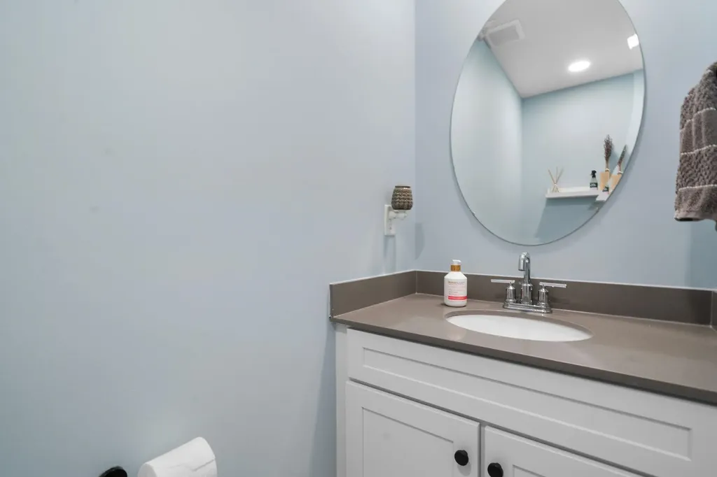 30 Brook Street Derry NH 03038