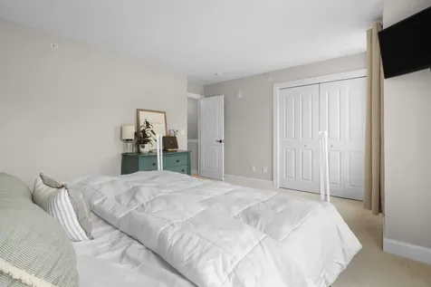 30 Brook Street Derry NH 03038