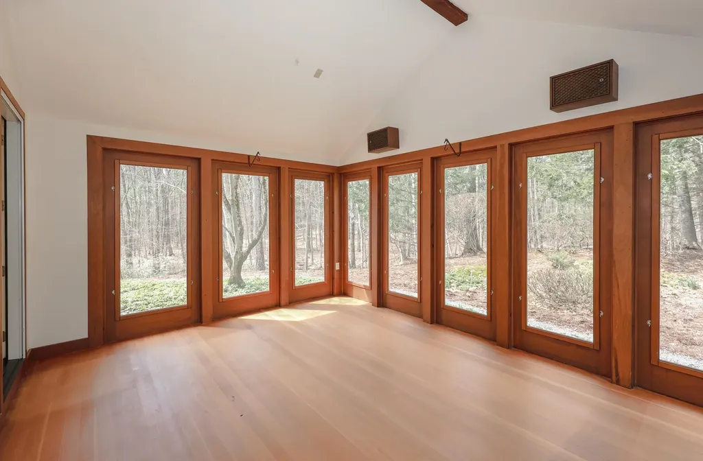 6 Hawk Drive Bedford NH 03110