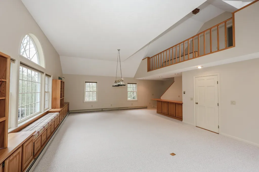 6 Hawk Drive Bedford NH 03110