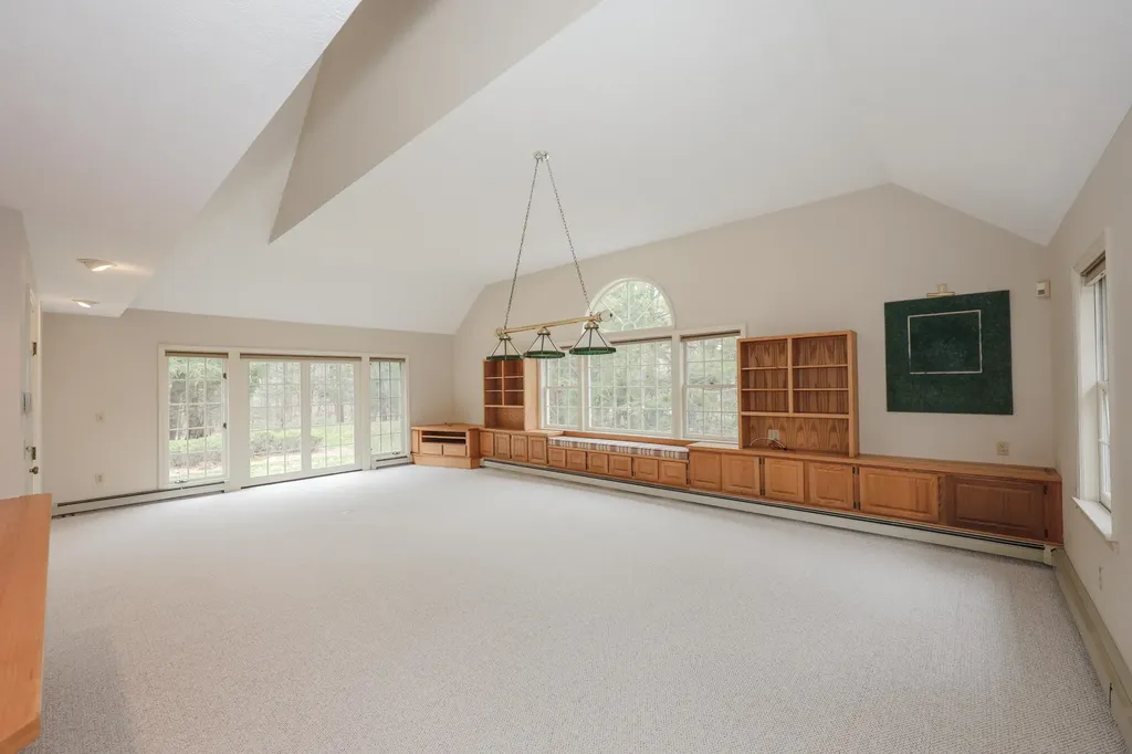 6 Hawk Drive Bedford NH 03110