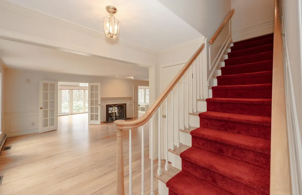 6 Hawk Drive Bedford NH 03110
