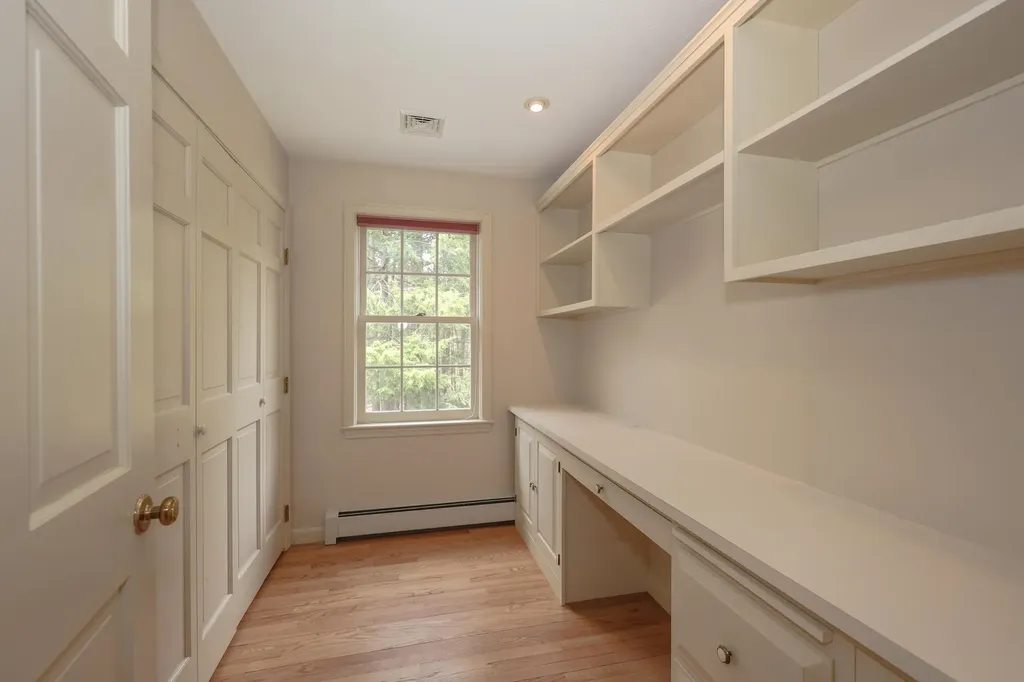 6 Hawk Drive Bedford NH 03110
